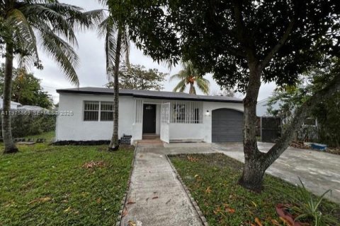 House in Hollywood, Florida 3 bedrooms, 94.02 sq.m. № 2038353