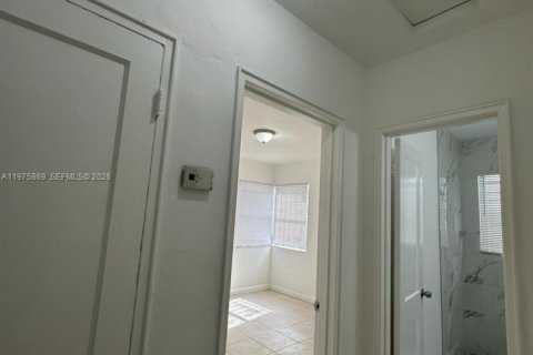 House in Hollywood, Florida 3 bedrooms, 94.02 sq.m. № 2038353 - photo 22