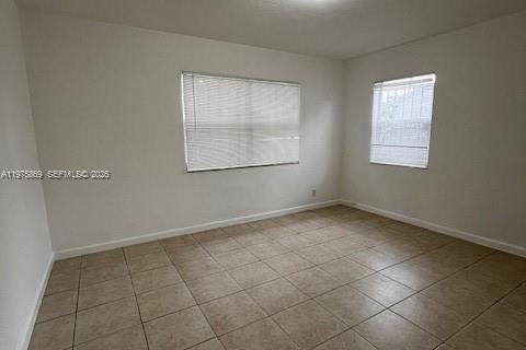 House in Hollywood, Florida 3 bedrooms, 94.02 sq.m. № 2038353 - photo 4