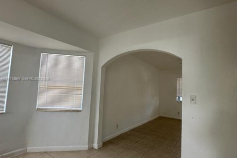 House in Hollywood, Florida 3 bedrooms, 94.02 sq.m. № 2038353 - photo 19