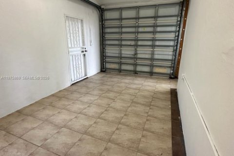 House in Hollywood, Florida 3 bedrooms, 94.02 sq.m. № 2038353 - photo 25