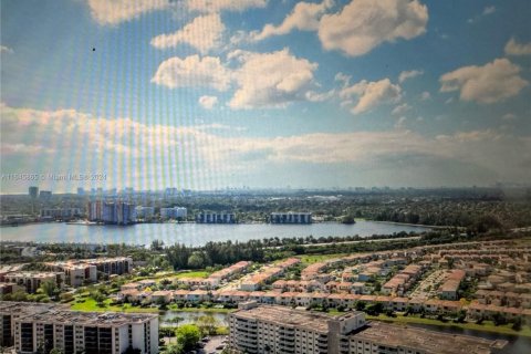 Condo in Miami, Florida, 2 bedrooms  № 1859518 - photo 27