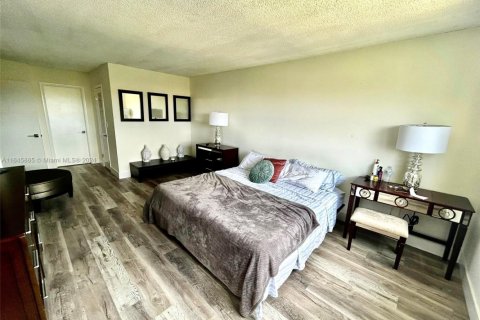 Condo in Miami, Florida, 2 bedrooms  № 1859518 - photo 22