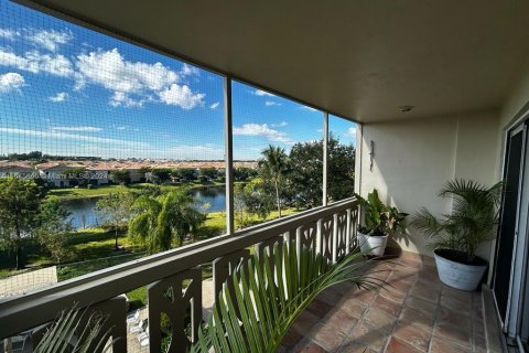Condo in Miami, Florida, 2 bedrooms  № 1859518 - photo 11