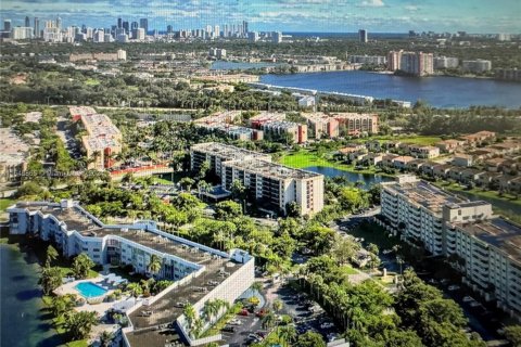 Condo in Miami, Florida, 2 bedrooms  № 1859518 - photo 4