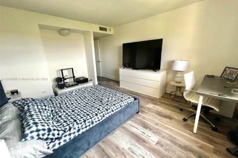 Condo in Miami, Florida, 2 bedrooms  № 1859518 - photo 25