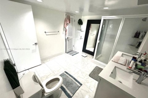Condo in Miami, Florida, 2 bedrooms  № 1859518 - photo 23