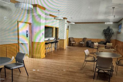 Condo in Miami, Florida, 2 bedrooms  № 1859518 - photo 12