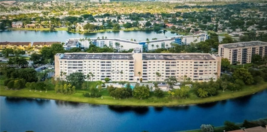 Condo in Miami, Florida, 2 bedrooms  № 1859518