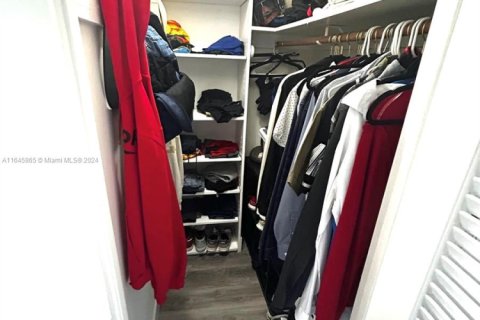 Condo in Miami, Florida, 2 bedrooms  № 1859518 - photo 20