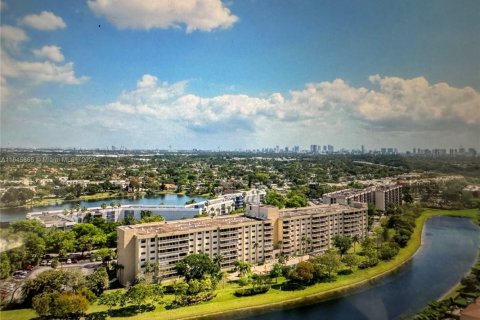 Condo in Miami, Florida, 2 bedrooms  № 1859518 - photo 3