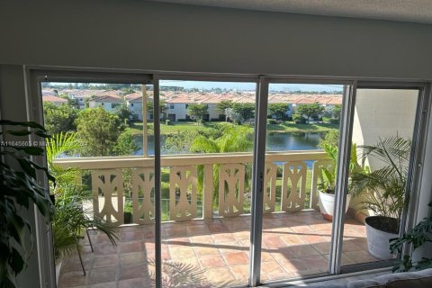 Condo in Miami, Florida, 2 bedrooms  № 1859518 - photo 14