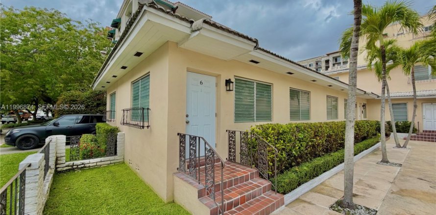 Apartment in Coral Gables, Florida 1 bedroom, 65.03 sq.m. № 2058846