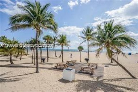 Copropriété à vendre à Fort Lauderdale, Floride: 2 chambres, 174.66 m2 № 1990440 - photo 12
