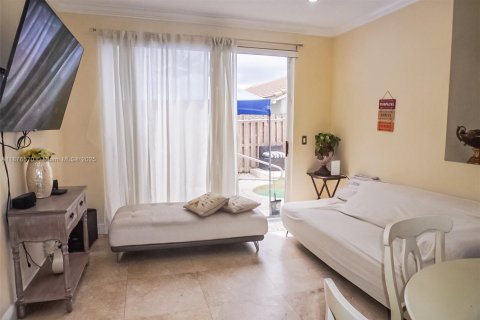 Casa en venta en Lake Worth, Florida, 4 dormitorios, 183.48 m2 № 2053483 - foto 11