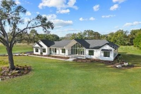 House in Newberry, Florida 5 bedrooms, 296.08 sq.m. № 1302088 - photo 1