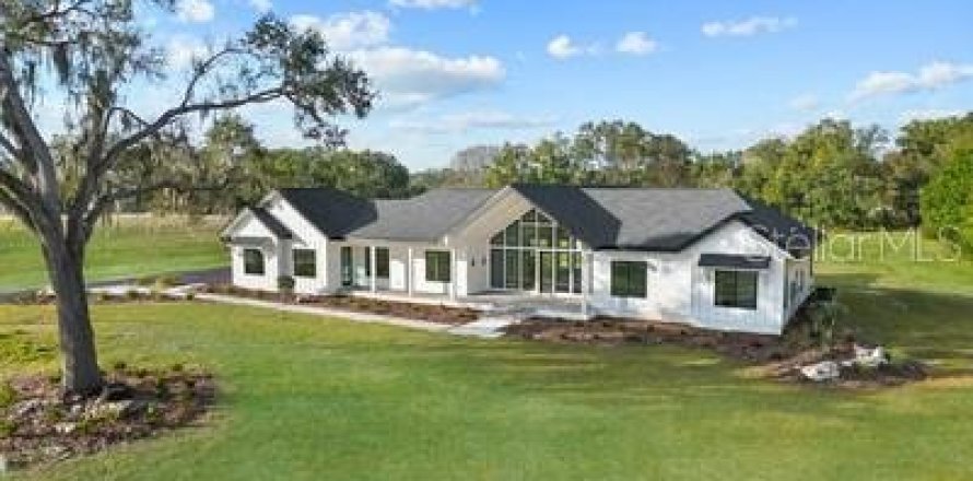 House in Newberry, Florida 5 bedrooms, 296.08 sq.m. № 1302088