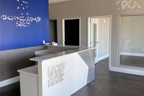 Propiedad comercial en alquiler en Bradenton, Florida, 141.86 m2 № 1723289 - foto 13