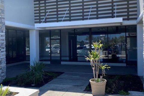 Propiedad comercial en alquiler en Bradenton, Florida, 141.86 m2 № 1723289 - foto 3