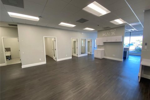Propiedad comercial en alquiler en Bradenton, Florida, 141.86 m2 № 1723289 - foto 10