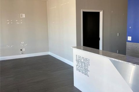 Propiedad comercial en alquiler en Bradenton, Florida, 141.86 m2 № 1723289 - foto 12