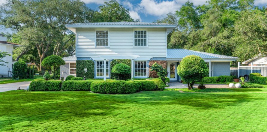 House in Shalimar, Florida 5 bedrooms, 291.71 sq.m. № 590252