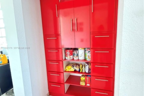 Villa ou maison à vendre à Hialeah, Floride: 4 chambres, 296.36 m2 № 2016960 - photo 13