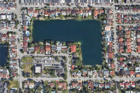 Villa ou maison à vendre à Hialeah, Floride: 4 chambres, 296.36 m2 № 2016960 - photo 2