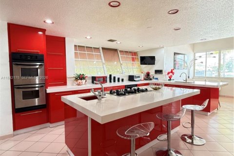Villa ou maison à vendre à Hialeah, Floride: 4 chambres, 296.36 m2 № 2016960 - photo 7