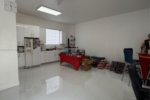 Villa ou maison à vendre à Hialeah, Floride: 4 chambres, 296.36 m2 № 2016960 - photo 30