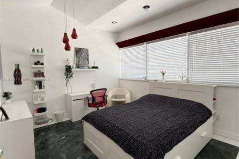 Villa ou maison à vendre à Hialeah, Floride: 4 chambres, 296.36 m2 № 2016960 - photo 21