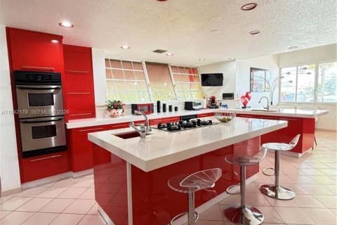 Villa ou maison à vendre à Hialeah, Floride: 4 chambres, 296.36 m2 № 2016960 - photo 6