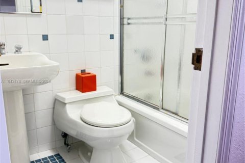 Villa ou maison à vendre à Hialeah, Floride: 4 chambres, 296.36 m2 № 2016960 - photo 27