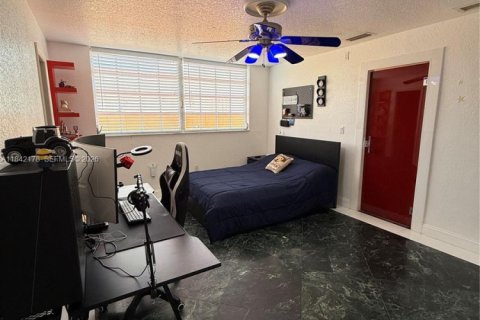 Villa ou maison à vendre à Hialeah, Floride: 4 chambres, 296.36 m2 № 2016960 - photo 20