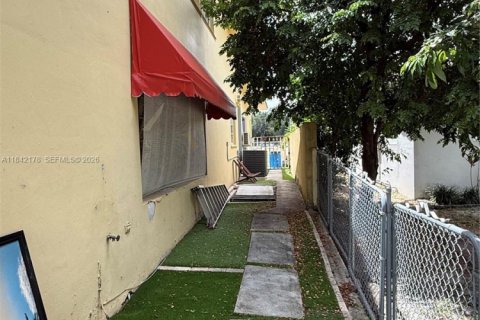 Villa ou maison à vendre à Hialeah, Floride: 4 chambres, 296.36 m2 № 2016960 - photo 28