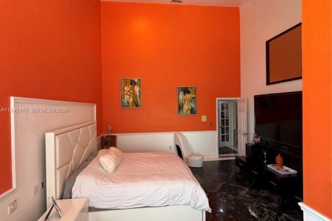 Villa ou maison à vendre à Hialeah, Floride: 4 chambres, 296.36 m2 № 2016960 - photo 16