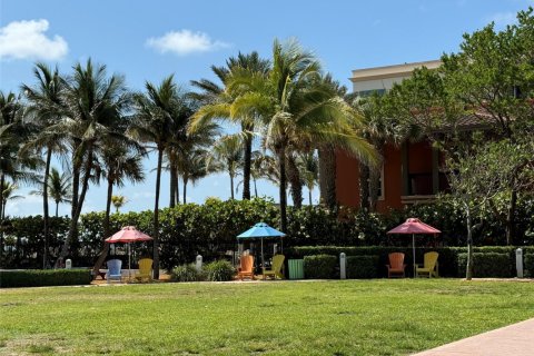 Condo in Lauderdale-by-the-Sea, Florida, 2 bedrooms  № 1185493 - photo 1