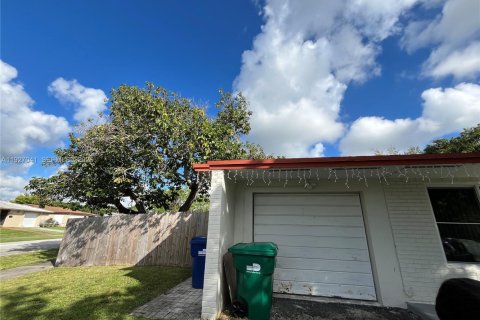 Купить виллу или дом в Майами, Флорида 3 спальни, 96.62м2, № 1998191 - фото 3