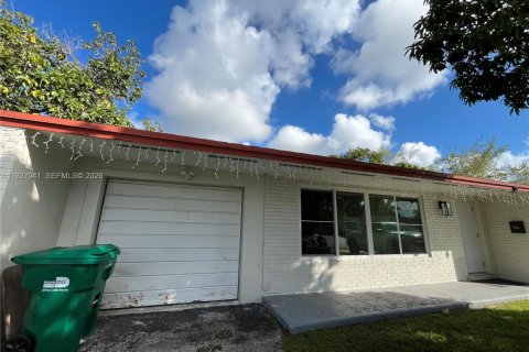 Купить виллу или дом в Майами, Флорида 3 спальни, 96.62м2, № 1998191 - фото 2