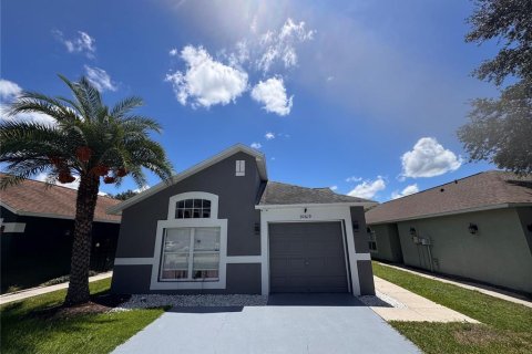 House in Wesley Chapel, Florida 3 bedrooms, 111.48 sq.m. № 1912783 - photo 1