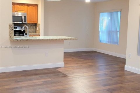 Copropriété à vendre à Oakland Park, Floride: 2 chambres, 116.69 m2 № 2028296 - photo 3