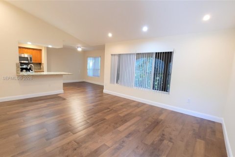 Condo à Oakland Park, Floride, 2 chambres  № 2028296