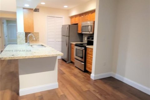 Copropriété à vendre à Oakland Park, Floride: 2 chambres, 116.69 m2 № 2028296 - photo 4