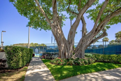 Снять в аренду кондоминиум в Джуно-Бич, Флорида 2 спальни, 120.87м2, № 1073711 - фото 1