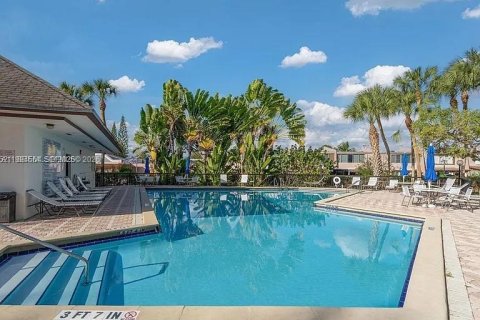 Купить кондоминиум в Майами, Флорида 2 спальни, 115.94м2, № 2045735 - фото 4