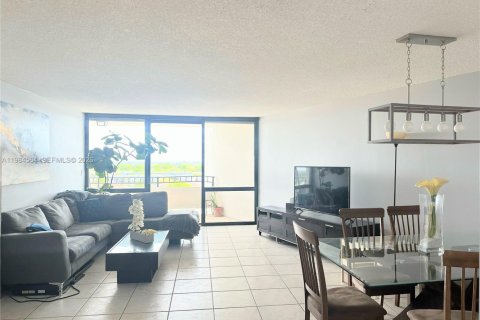 Купить кондоминиум в Майами, Флорида 2 спальни, 115.94м2, № 2045735 - фото 9
