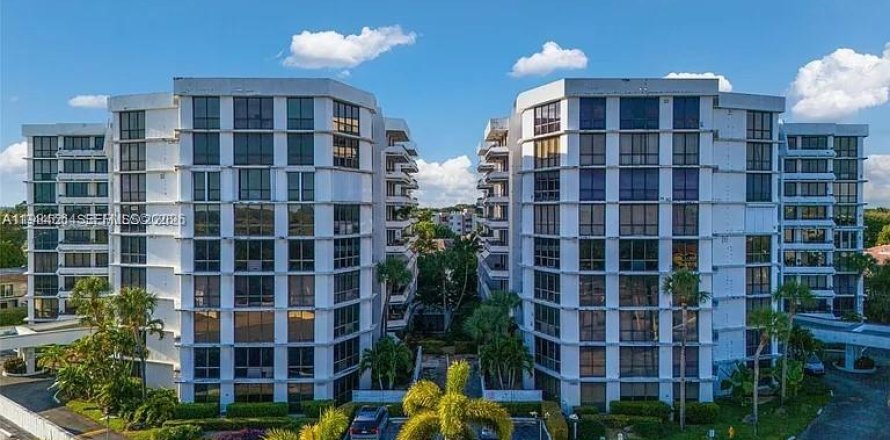 Кондоминиум с 2 спальнями в Майами, Флорида № 2045735