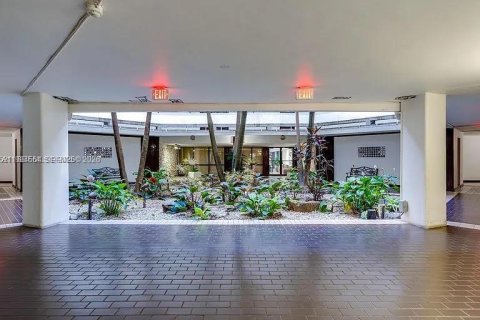 Купить кондоминиум в Майами, Флорида 2 спальни, 115.94м2, № 2045735 - фото 7