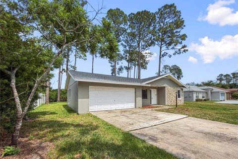 Villa ou maison à louer à Palm Coast, Floride: 3 chambres, 147.81 m2 № 2109262 - photo 2