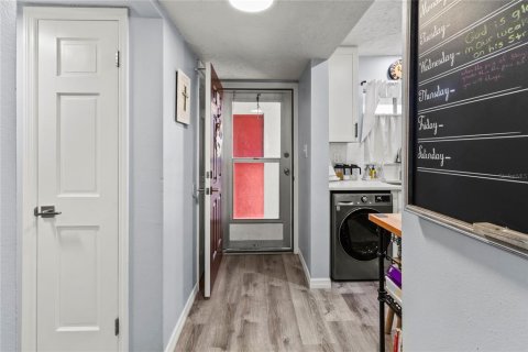 Condo in Bradenton, Florida, 1 bedroom  № 1689758 - photo 11